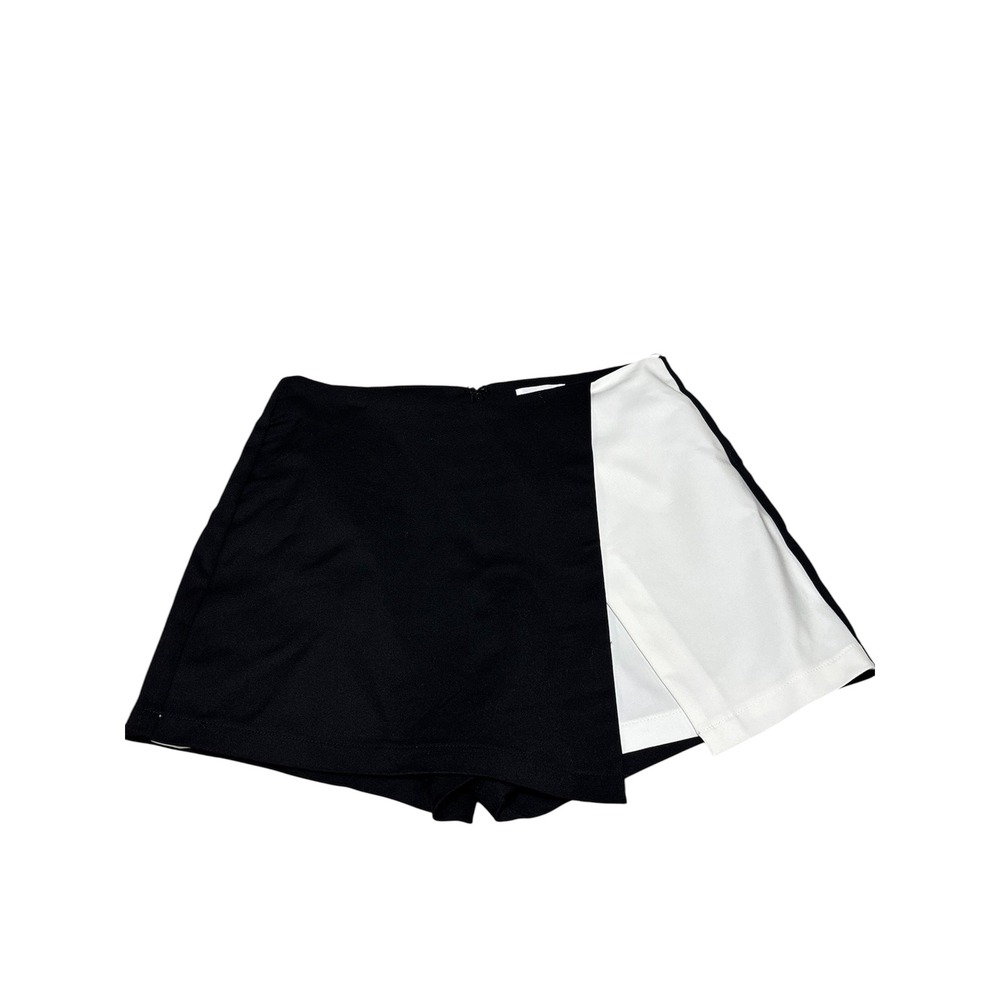 Superdown Revolve NWOT Aaleyah Colorblock Wrap Skort M Black White Skirt Shorts - Picture 3 of 13